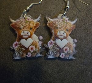 ❤️3/$15 Cute Acrylic Earrings with Highland Cow and Floral Design